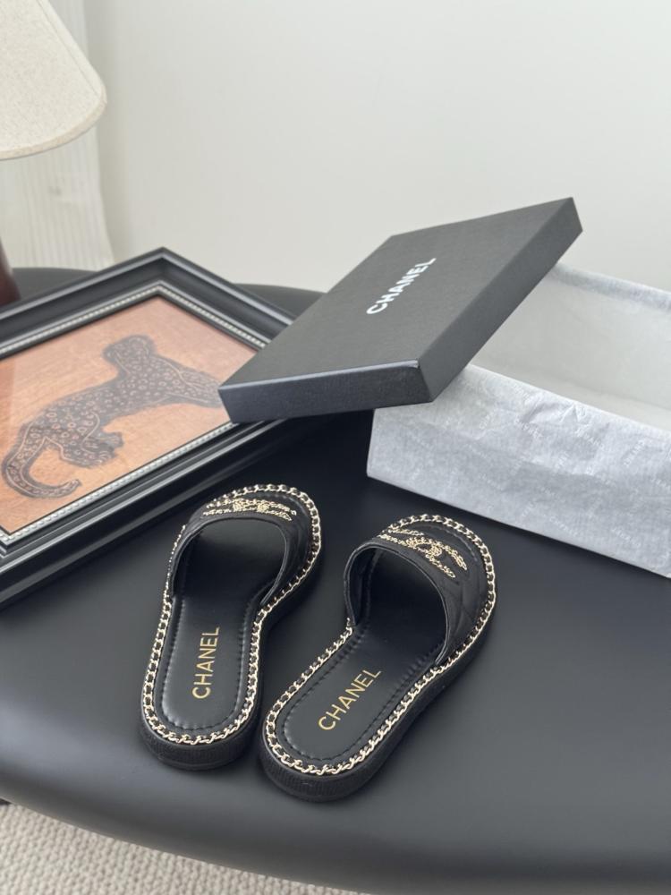 Chanel فلات