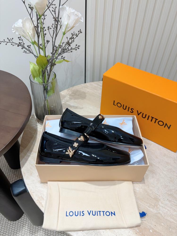 LV  flat shoes