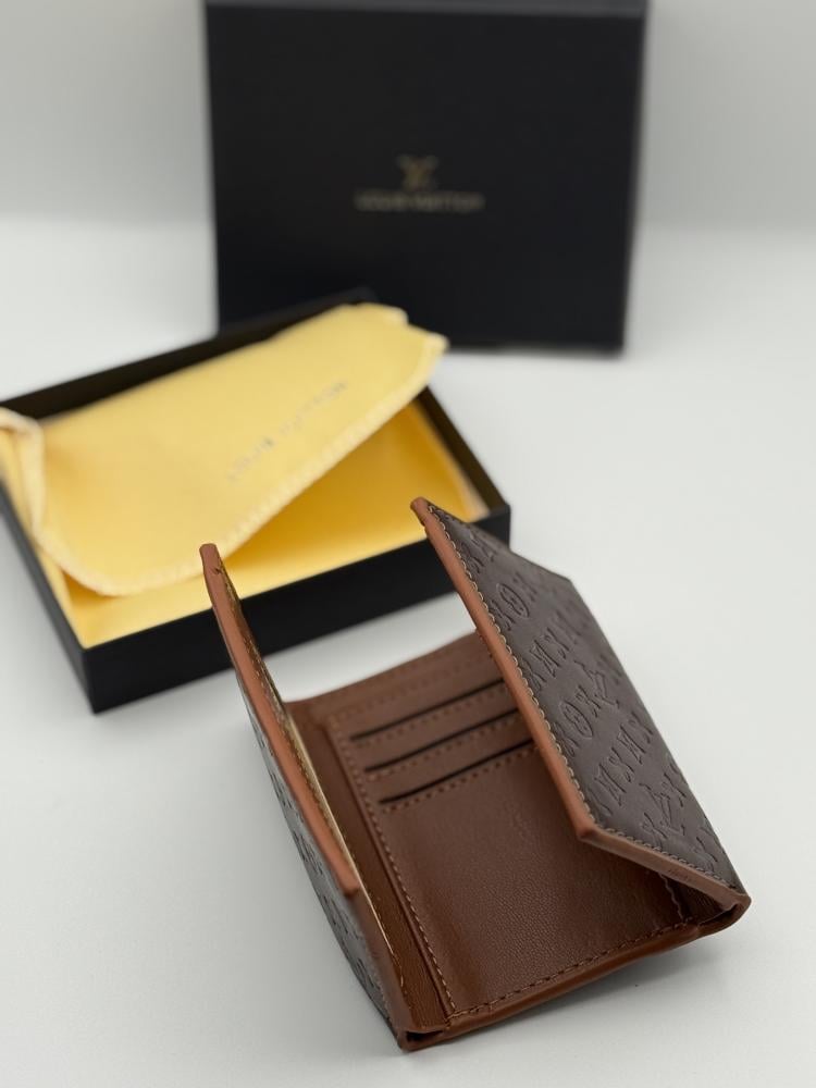 محفظه لويس بعلبتها