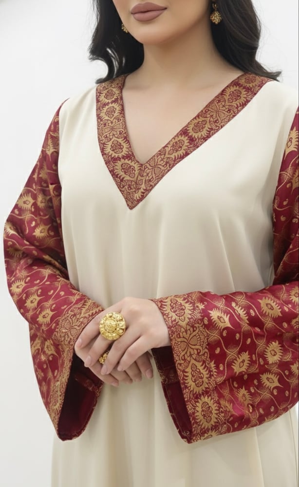 جلابية مميزة مع أكمام باللون الأحمر AB07
