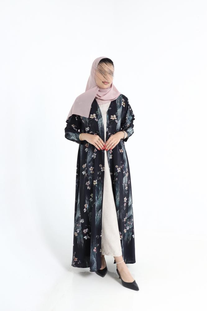 عباية نسائية بطابع ورود