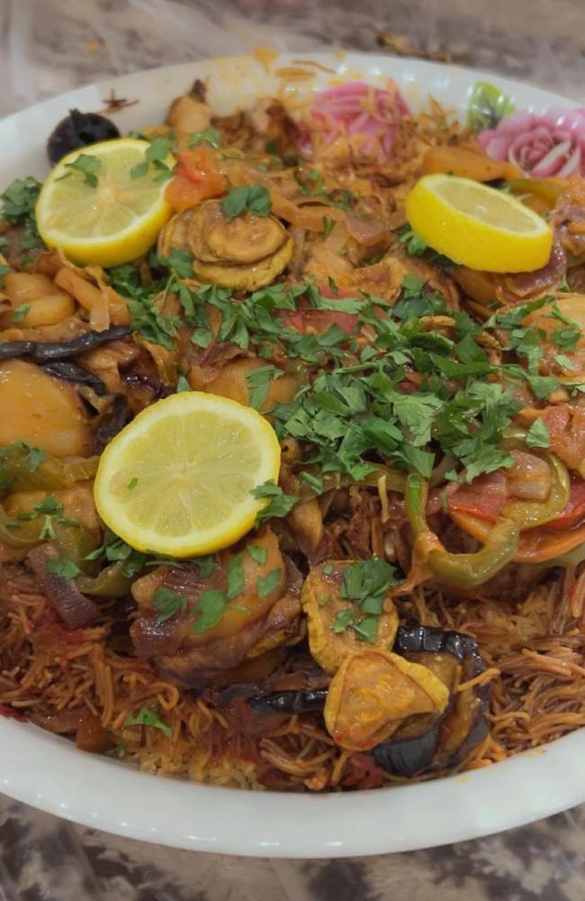 ( حي النظيم )مقلوبة دجاج  مطبخ السعادة