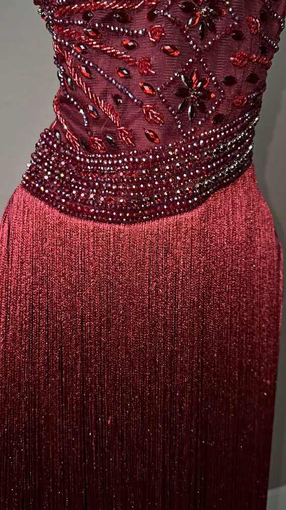 فستان سهرة تطريزات كرستال يدوي H555