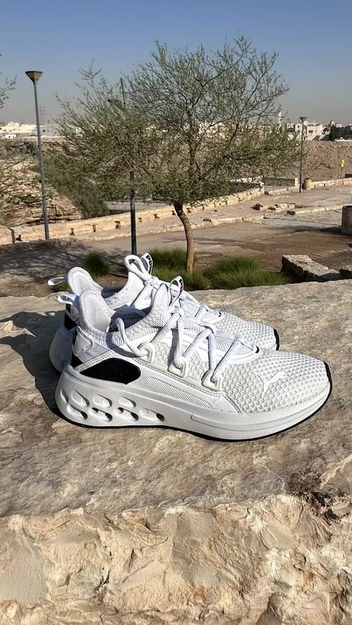 حذاء بوما سوفت رايد أبيض وأسود مريح جداً - Puma Softride (مستعمل أصلي)
