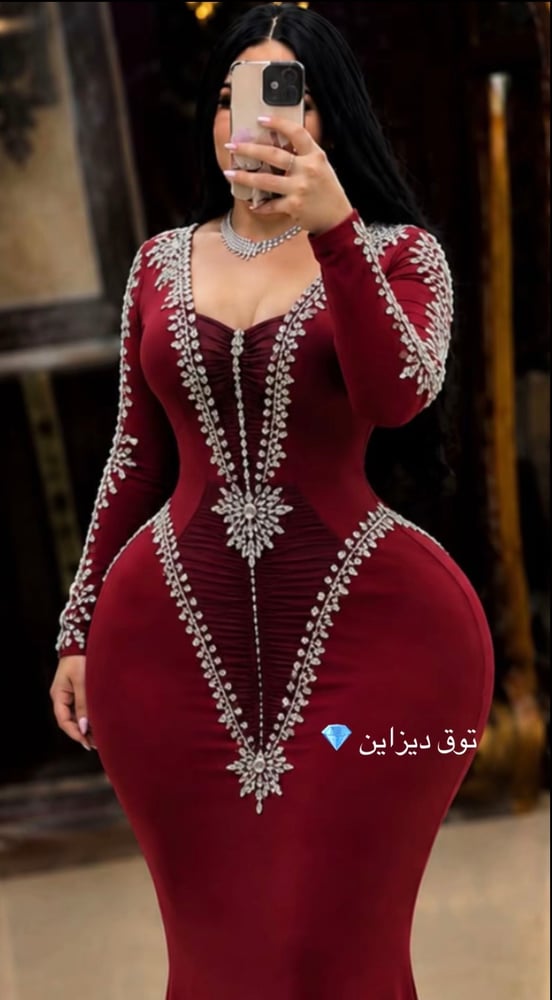 فستان احمر شك