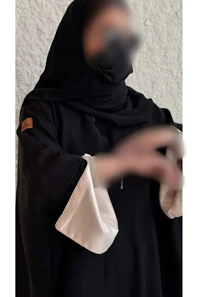 عباية بشت فخم كريب إنترنت أسود بتصميم كم سكري ساتان
