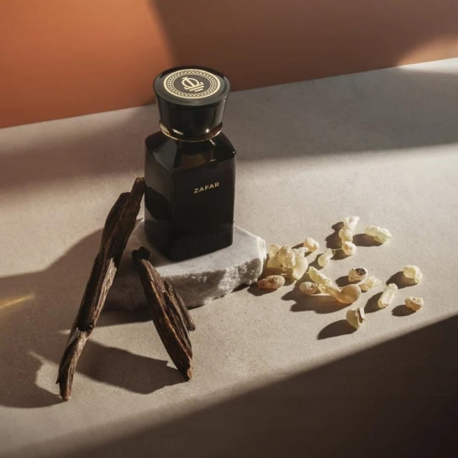 عطر عمان لاكشري زافر 100 مل تصميم أنيق ورائحة دافئة راقية