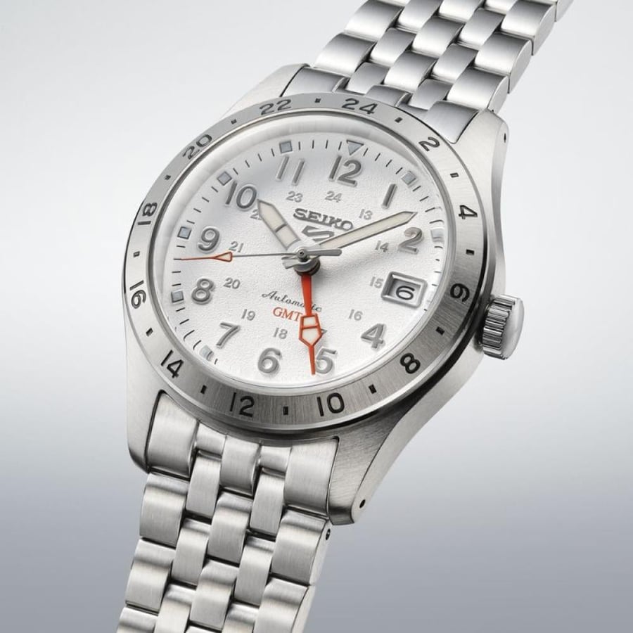 تسوق ساعة سيكو 5 سبورت GMT SSK059 الأصلية بميناء أبيض وضمان وشحن سريع.