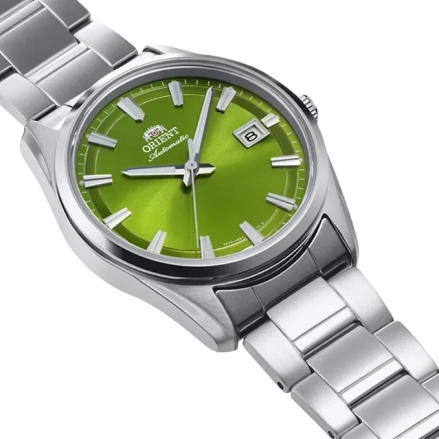 ساعة Orient Automatic رجالية فضية بميناء أخضر لامع وتصميم عصري