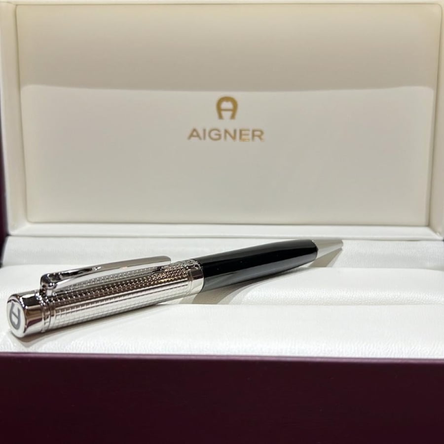 قلم Aigner فضي وأسود أنيق بتصميم فخم وجودة عالية