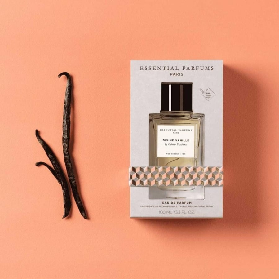 عطر ديفاين فانيلا من إيسينشال بارفيوم للنساء بعبوة أنيقة تركيز رائع