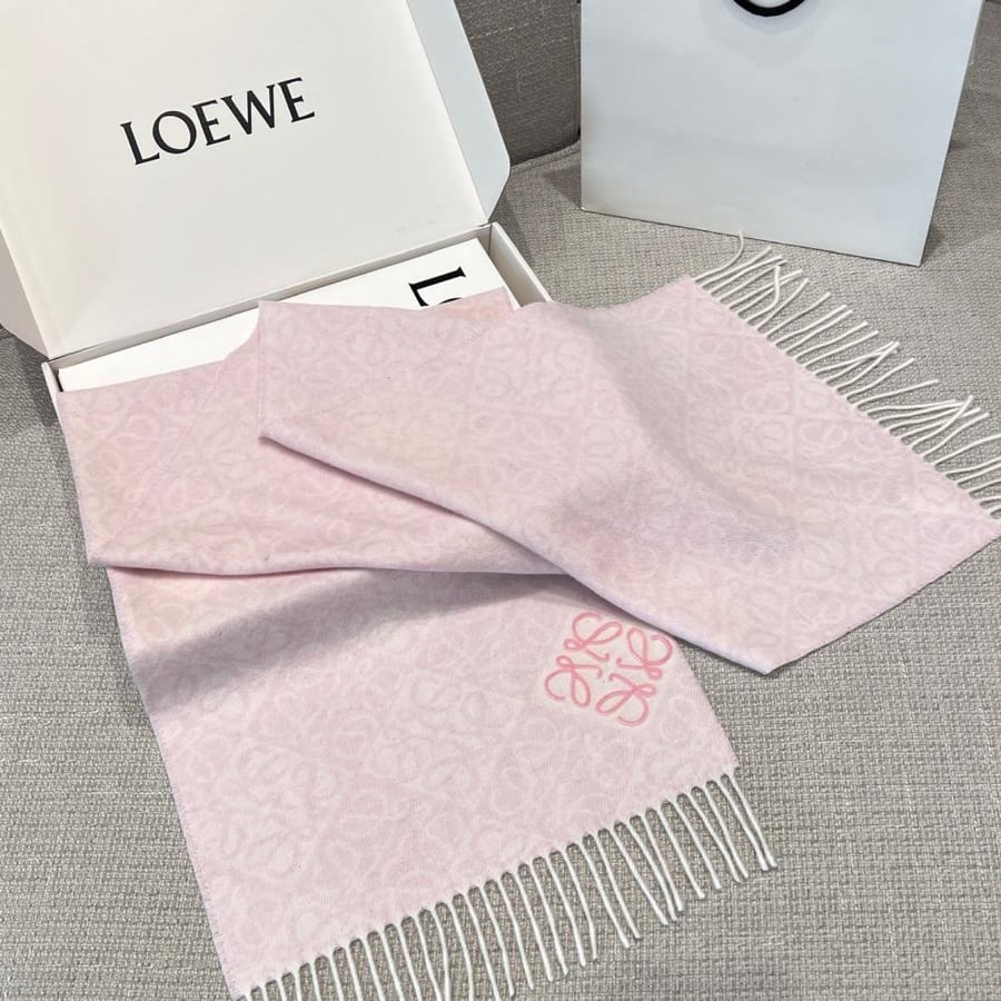 Loewe scarf, size 38 * 180cm