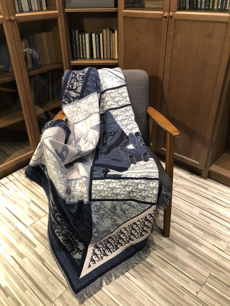 سكارف ديور مقاس 140x140 سم