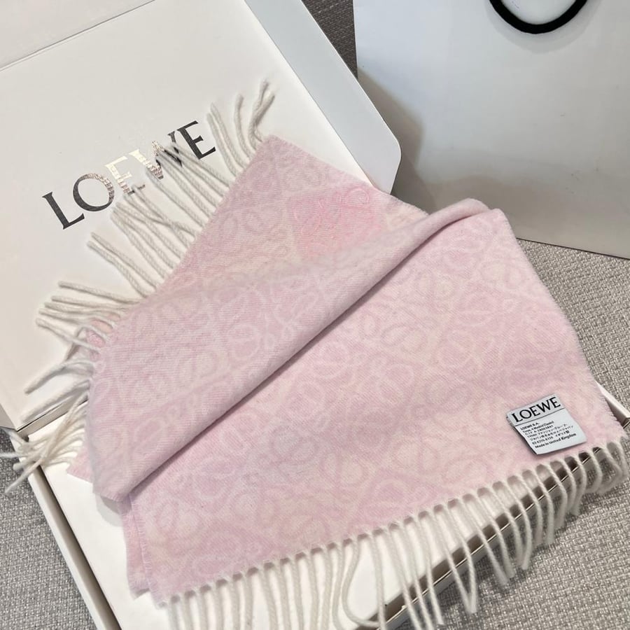 Loewe scarf, size 38 * 180cm