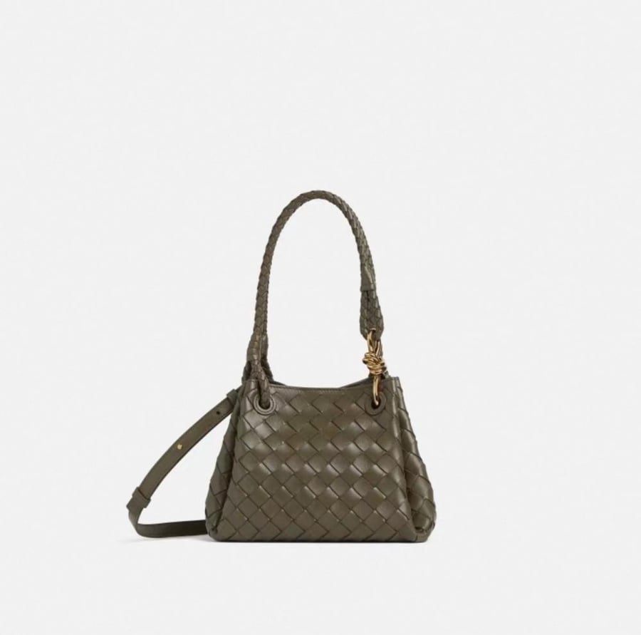 Bottega Veneta bag, size 21 cm