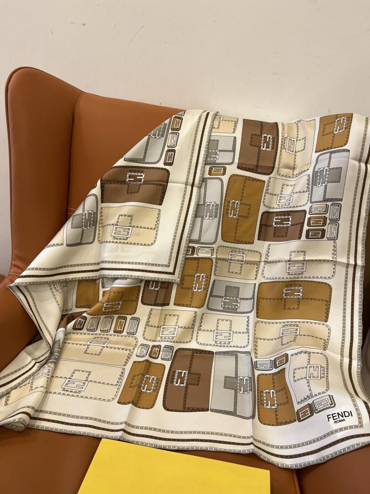 سكارف فندي مقاس 90*90 سم