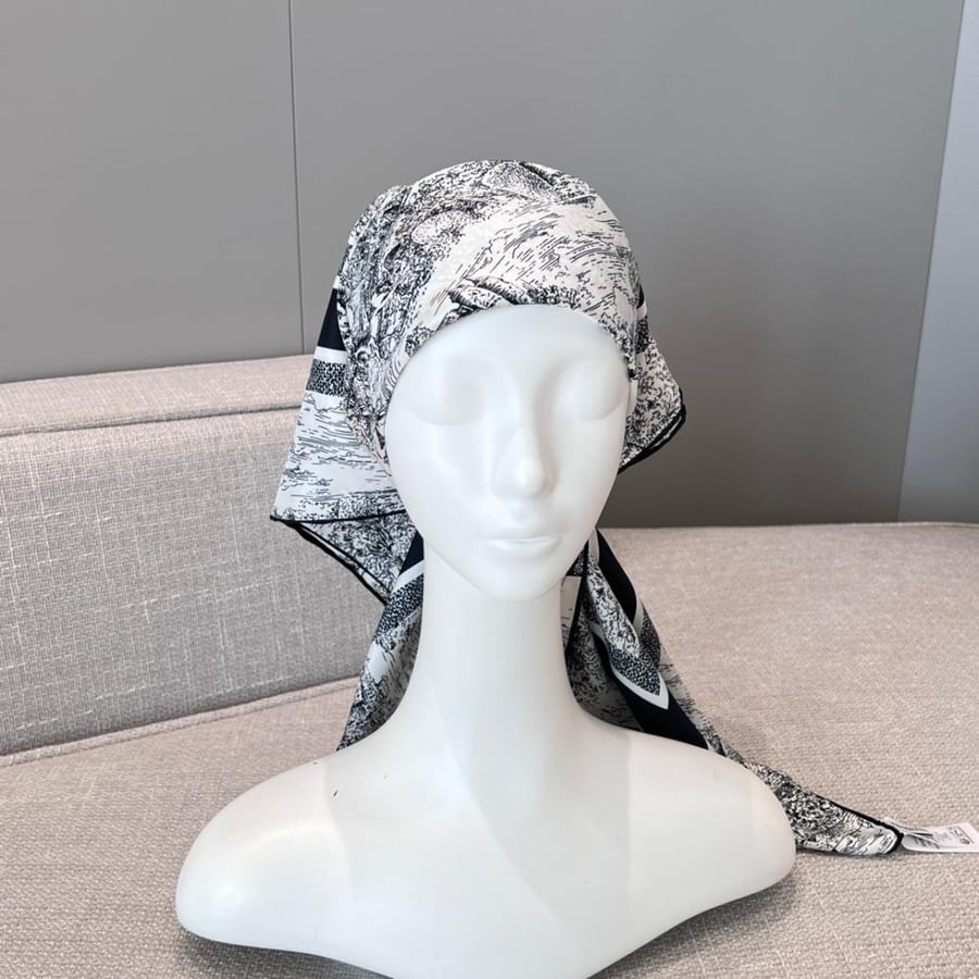 Dior scarf, size 90*90 cm