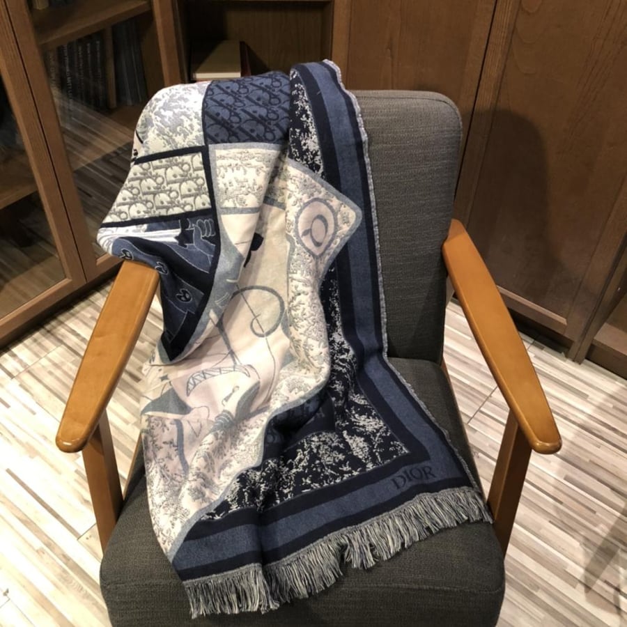 سكارف ديور مقاس 140x140 سم