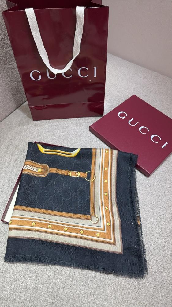 Gucci scarf, size 140*140 cm
