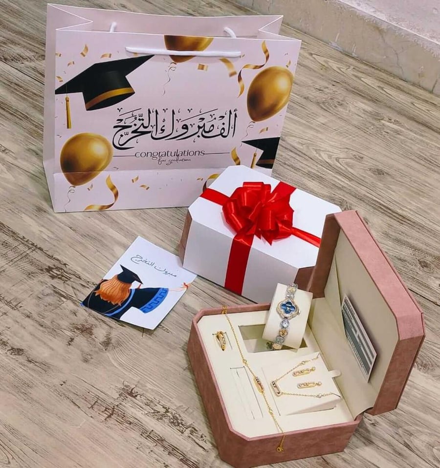 هدايا تخرج نسائي بوكسات خريجات لصديقتي ل اختي أفكار مميزة ساعه بنات