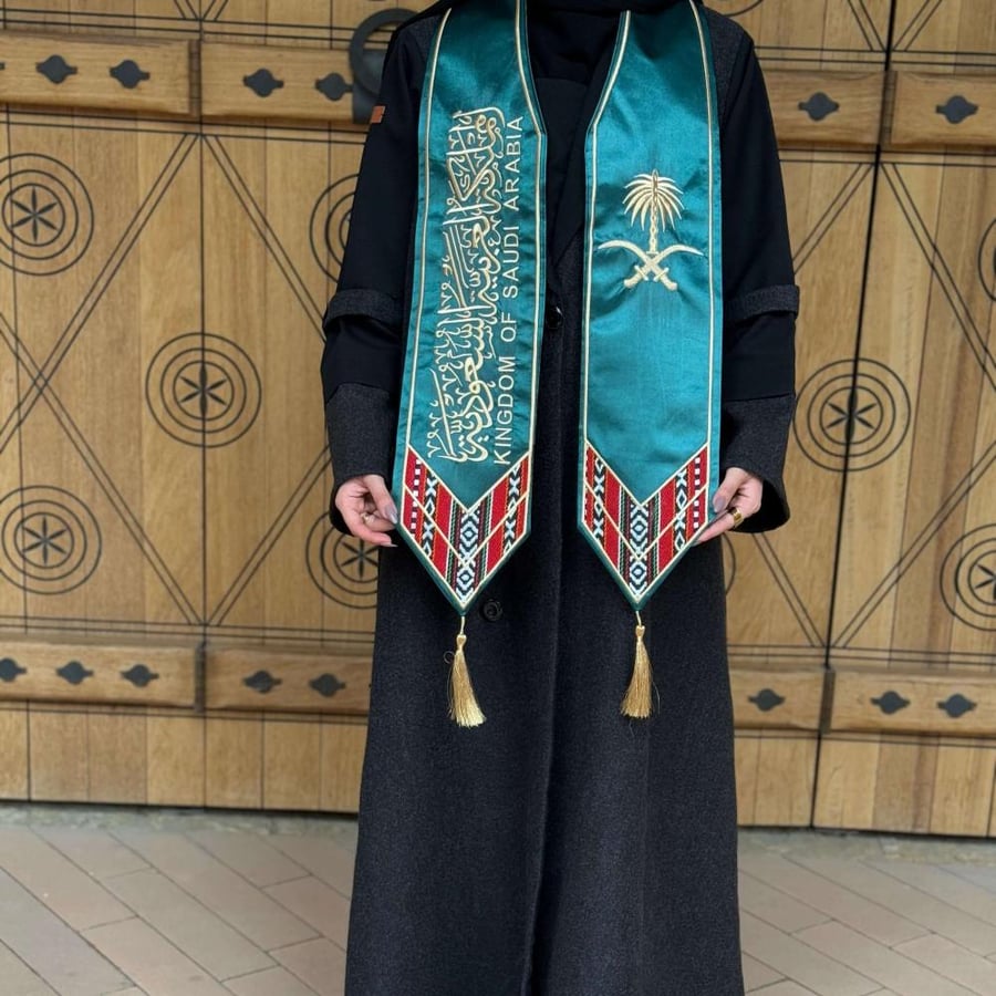 وشاح سيفين ونخلة اليوم الوطني السعودي