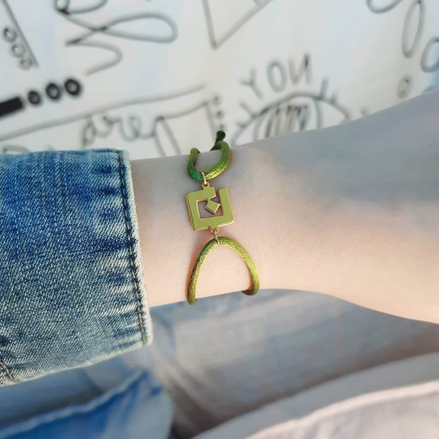 Custom name design thread bracelet
