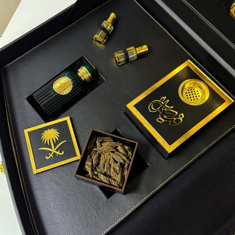 مبخرة راقية مع مجموعة عطور جذابة
