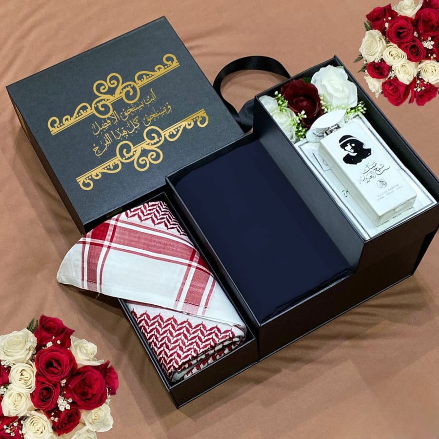 بوكسات هدايا رجالية فخمة بقماش صيفي مع شماغ راقي وعطر بكتابة عبارة حسب الطلب موديل MN-1033