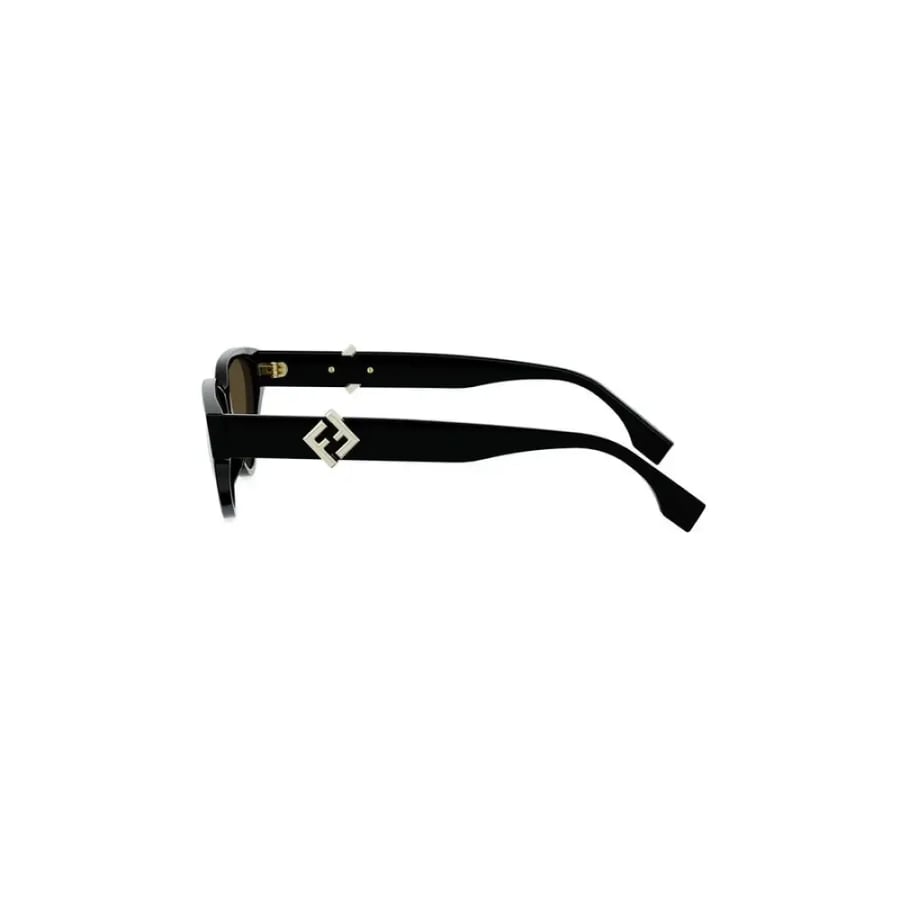 نظارة فندي الشمسية FENDI FE40184I 57 01E