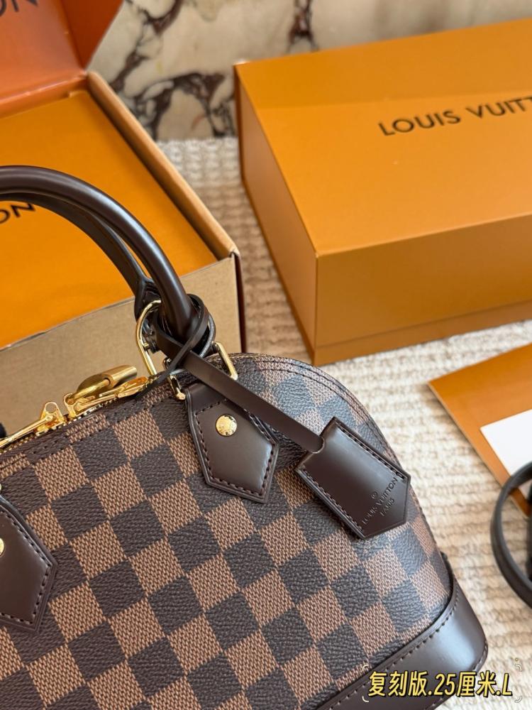 شنطه LV