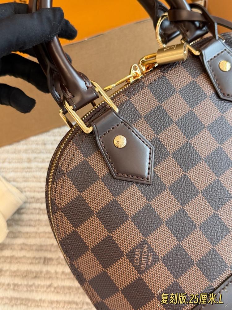 شنطه LV