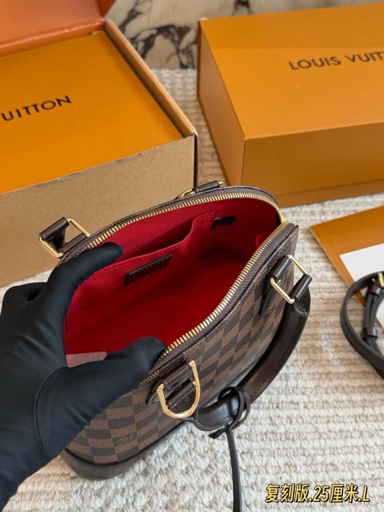 شنطه LV