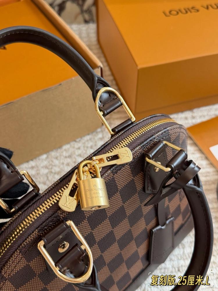 شنطه LV
