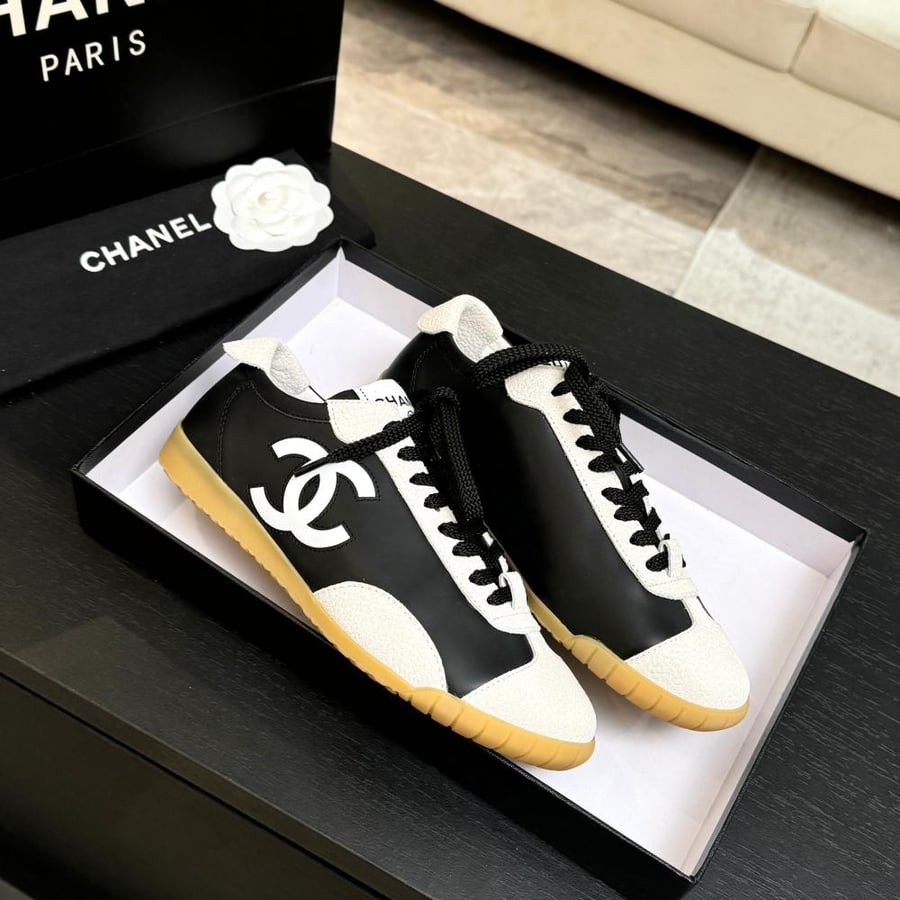 حذاء شانيل