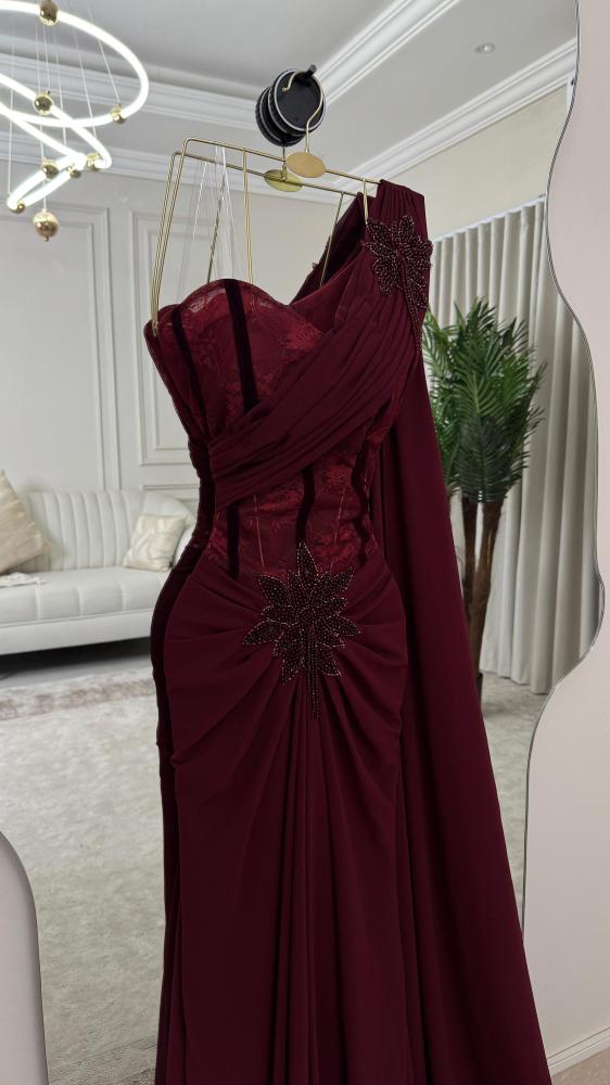 فستان احمر