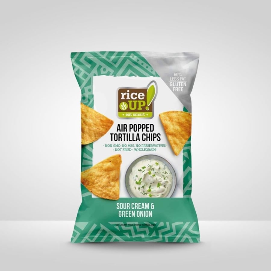 شيبس تورتيلا الأرز المقرمش من رايس أب بنكهة الكريمة الحامضة والبصل الأخضر 60جم - Rice Up Air Popped Tortilla Chips Sour Cream & Green Onion 60g
