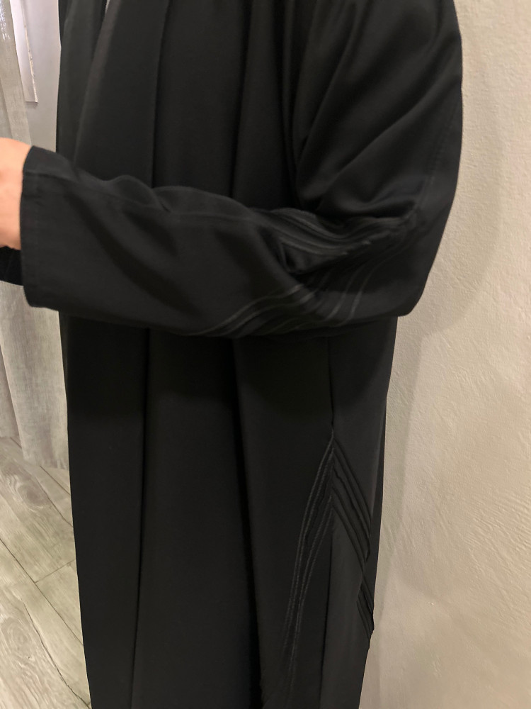 عباية كلوش مزينه  بتطريز ناعم