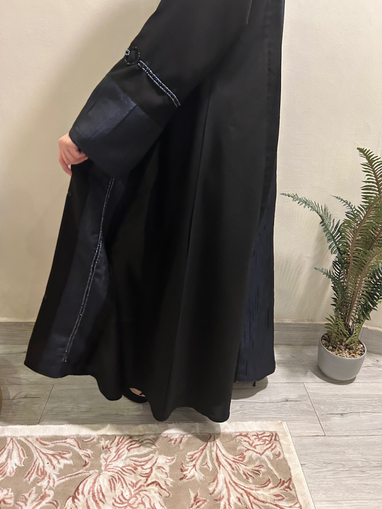 عباية أنيقة شك  بتدخيلة لون كحلي