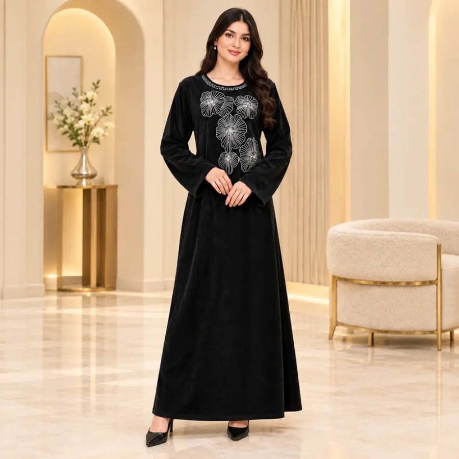 جلابية نسائية شتوية مخمل سوداء بتطريز أزهار فضية وأكمام طويلة – موديل 26651