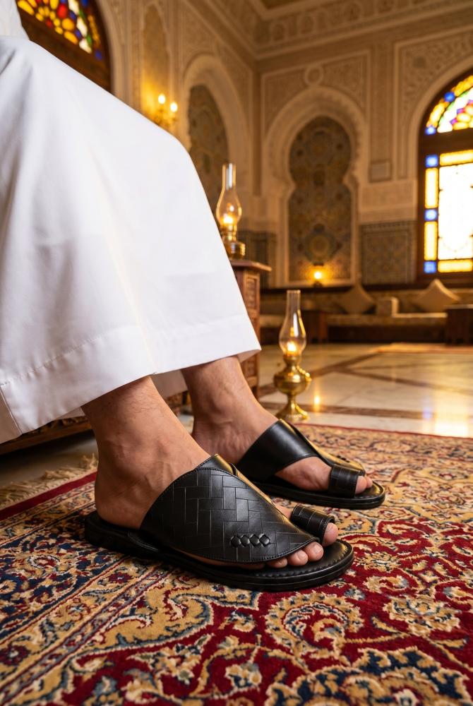 حذاء شرقي إيطالي بنقش الطوب الهندسي اسود