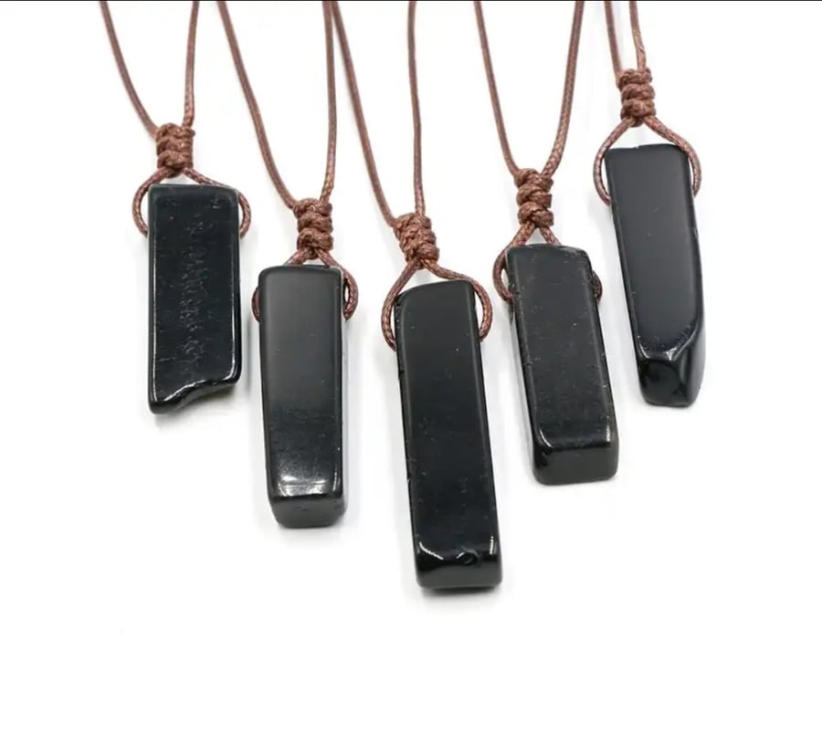 قلادة حجر اوبسايدن ( Obsidian )