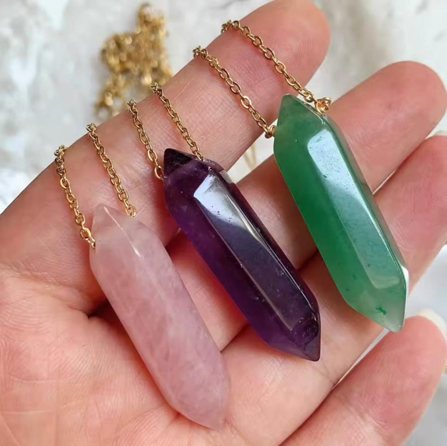 قلادة حجر كلير كوارتز (White Crystal ) )