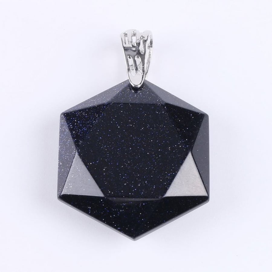 قلادة من حجر الازرق الذهبي ( Blue Sand Stone )