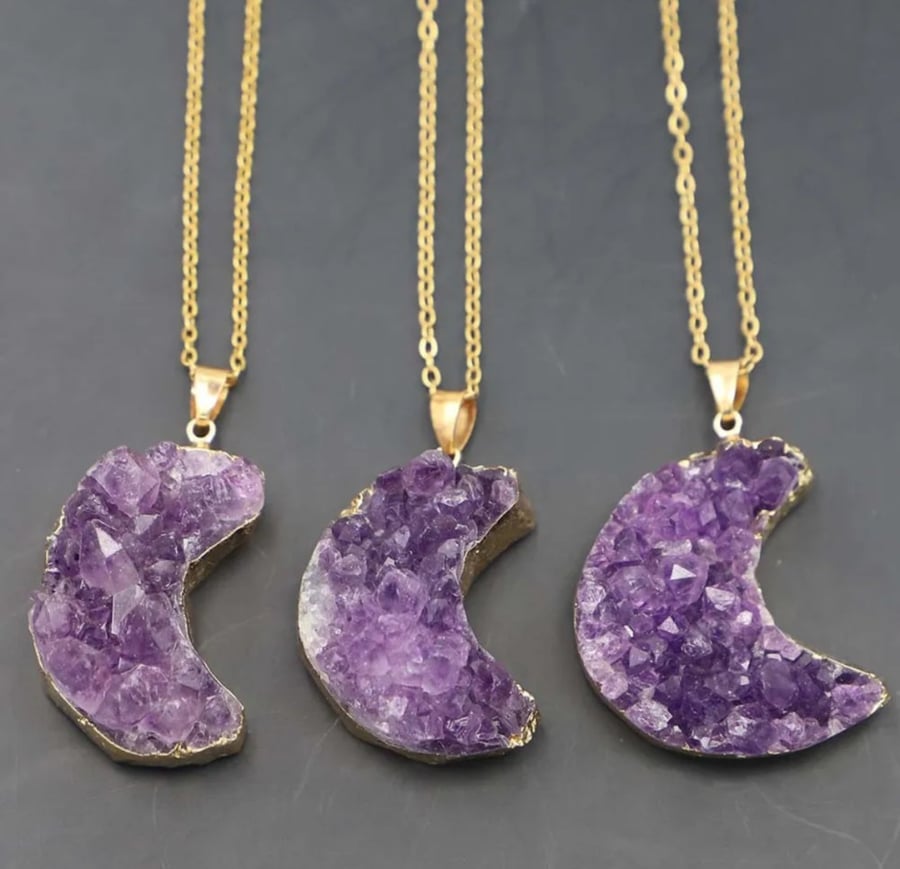 قلادة من حجر جشمت الامثيست  ( Amethyst ) خام