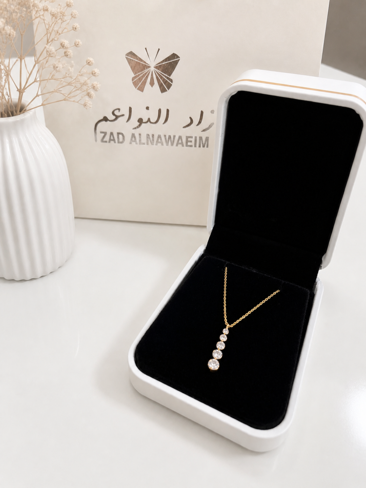سلسال ذهبي بملحقاته
