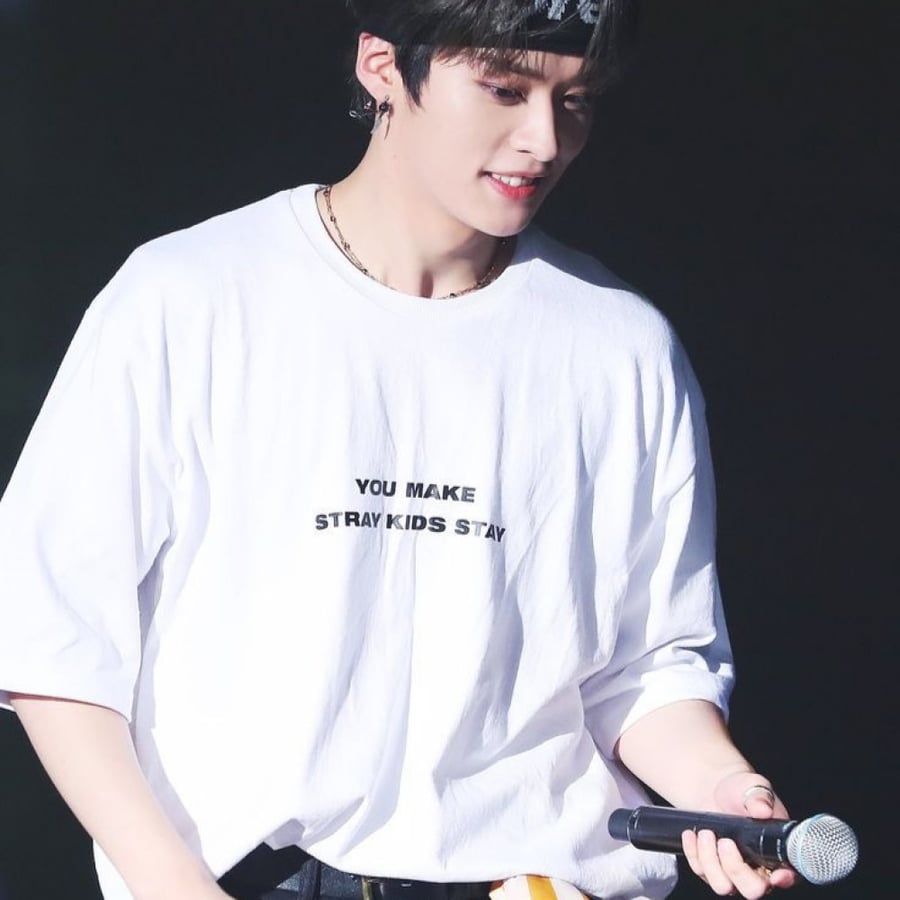 تيشيرت طباعة ستراي كيدز You make stray kids stay من الأمام والخلف