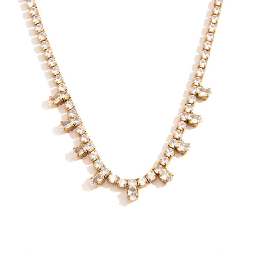 عقد التنس المرصع (Tennis Necklace)
