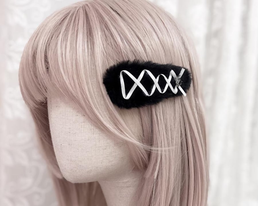Black dolly fur hairclip