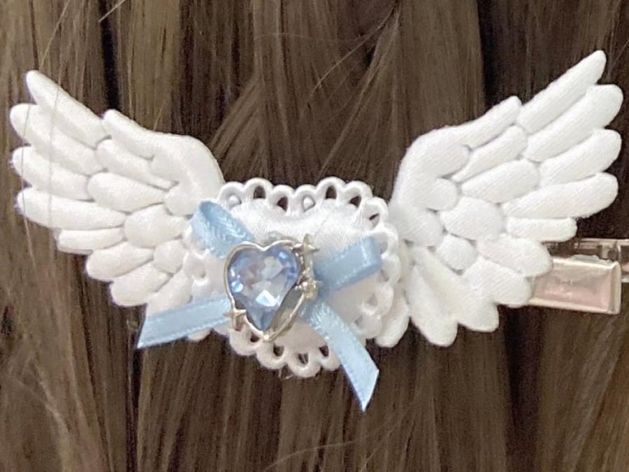 Angelic wings hair clip