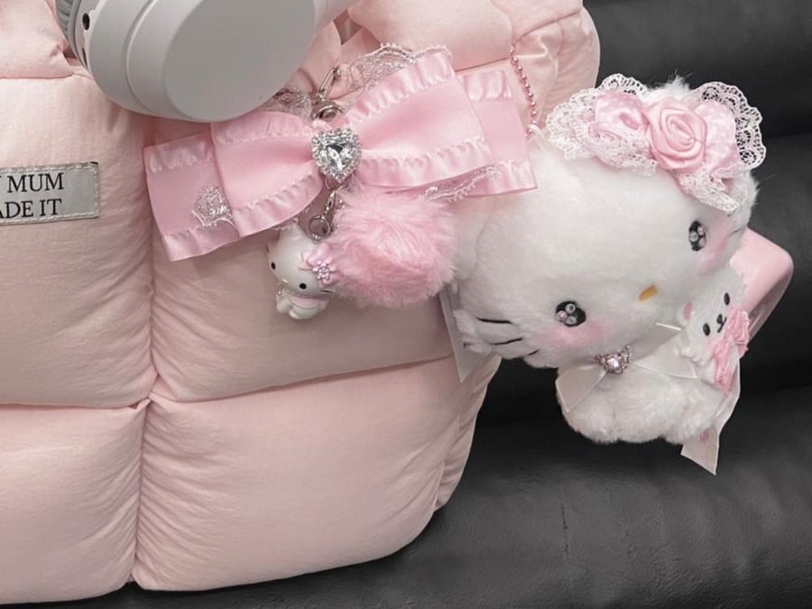 تعليقة دمية تشارمي كيتي مزينه | plushie of charmmykitty